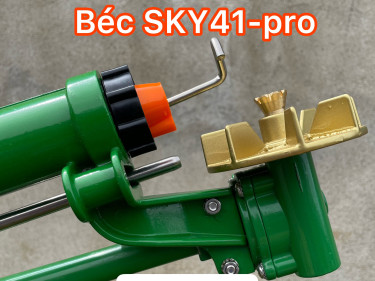 Béc SKY 41 Pro - Tưới đều nước đẫm phun xa 41m