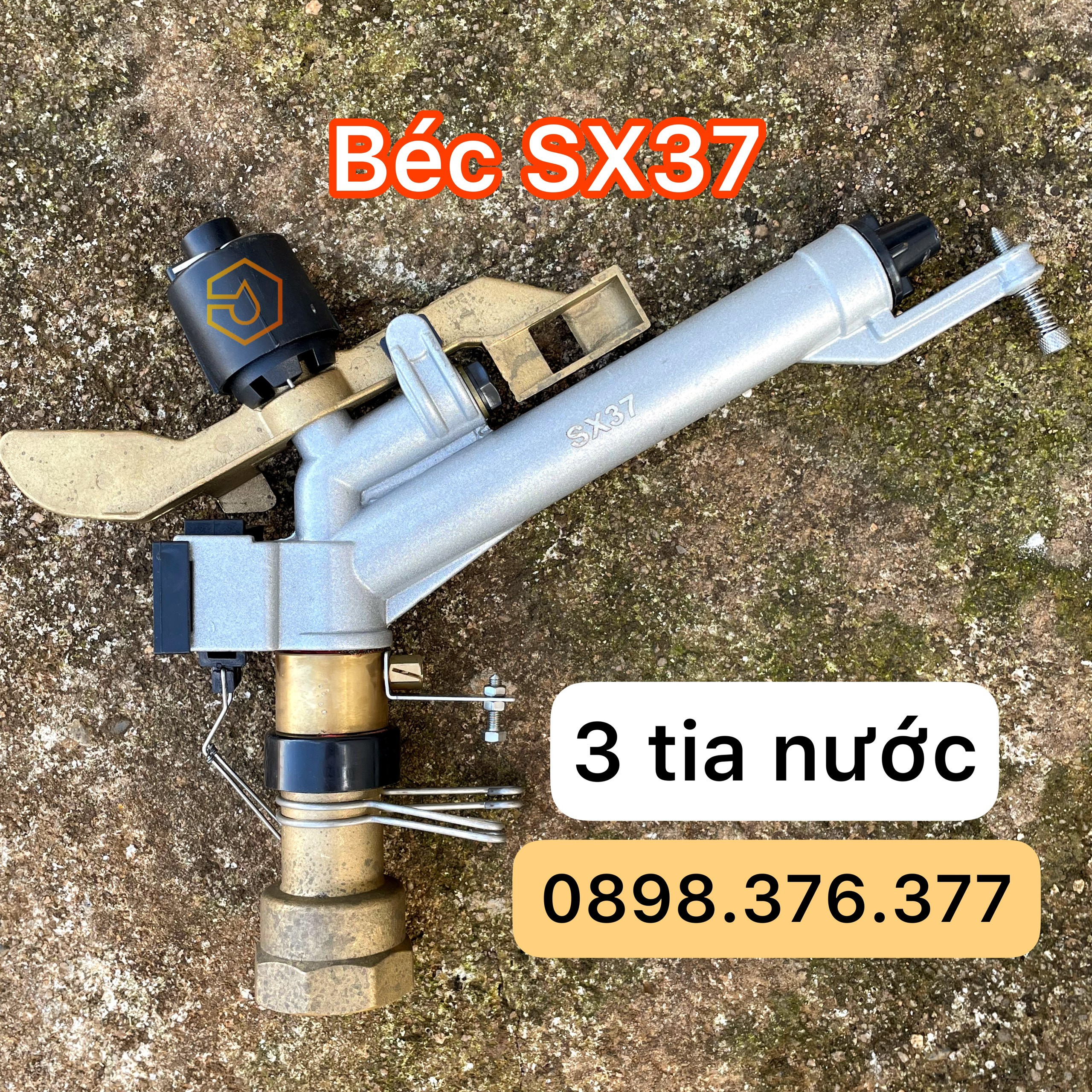 béc sx37 gắn ống ren 49 tưới đẫm nước đều với 3 tia phun, bán kính 30 mét